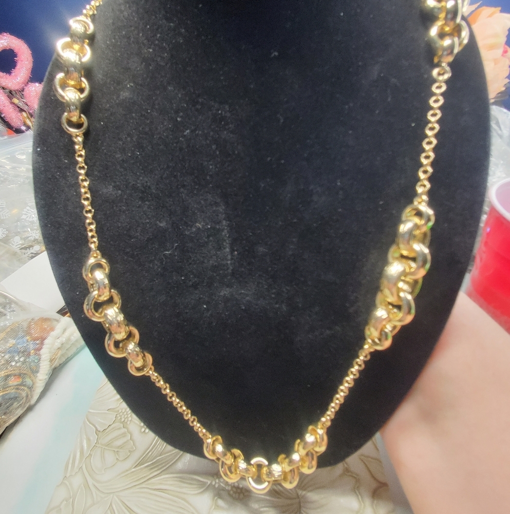 Gold Toned 32" Chunky Necklace With Gold Toned Stations.